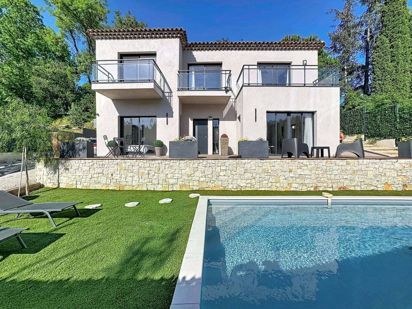 Maison 6 pièces 166 m² · à Saint-Paul-de-Vence · 166 m² · 5 000 €/mois