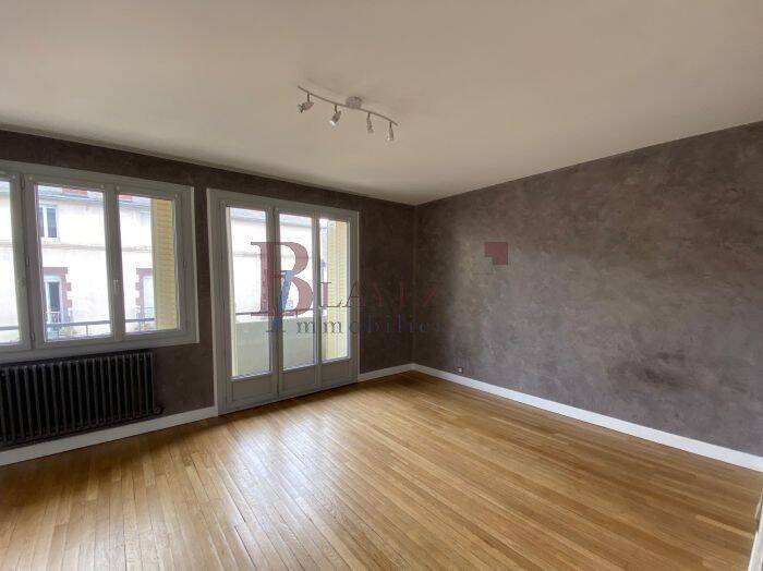 Appartement 3 pièces 70 m² · à Ussel · 69,5 m² · 720 €