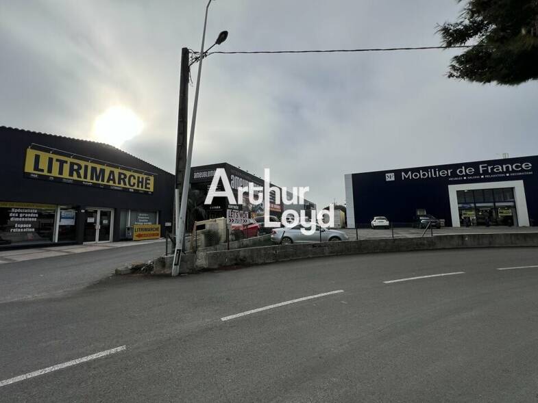 Local commercial à louer 11 000 € 750 m² de surface de vente Reyran Fréjus 83600