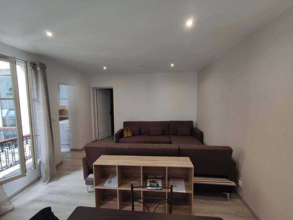 Appartement 2 pièces 45 m² · à Paris 10ème Arrondissement · 45 m² · 1 250 €
