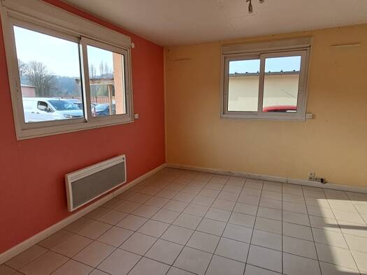 Local commercial à louer 1 100 € 77 m² de surface de vente Breuil-le-Vert 60600