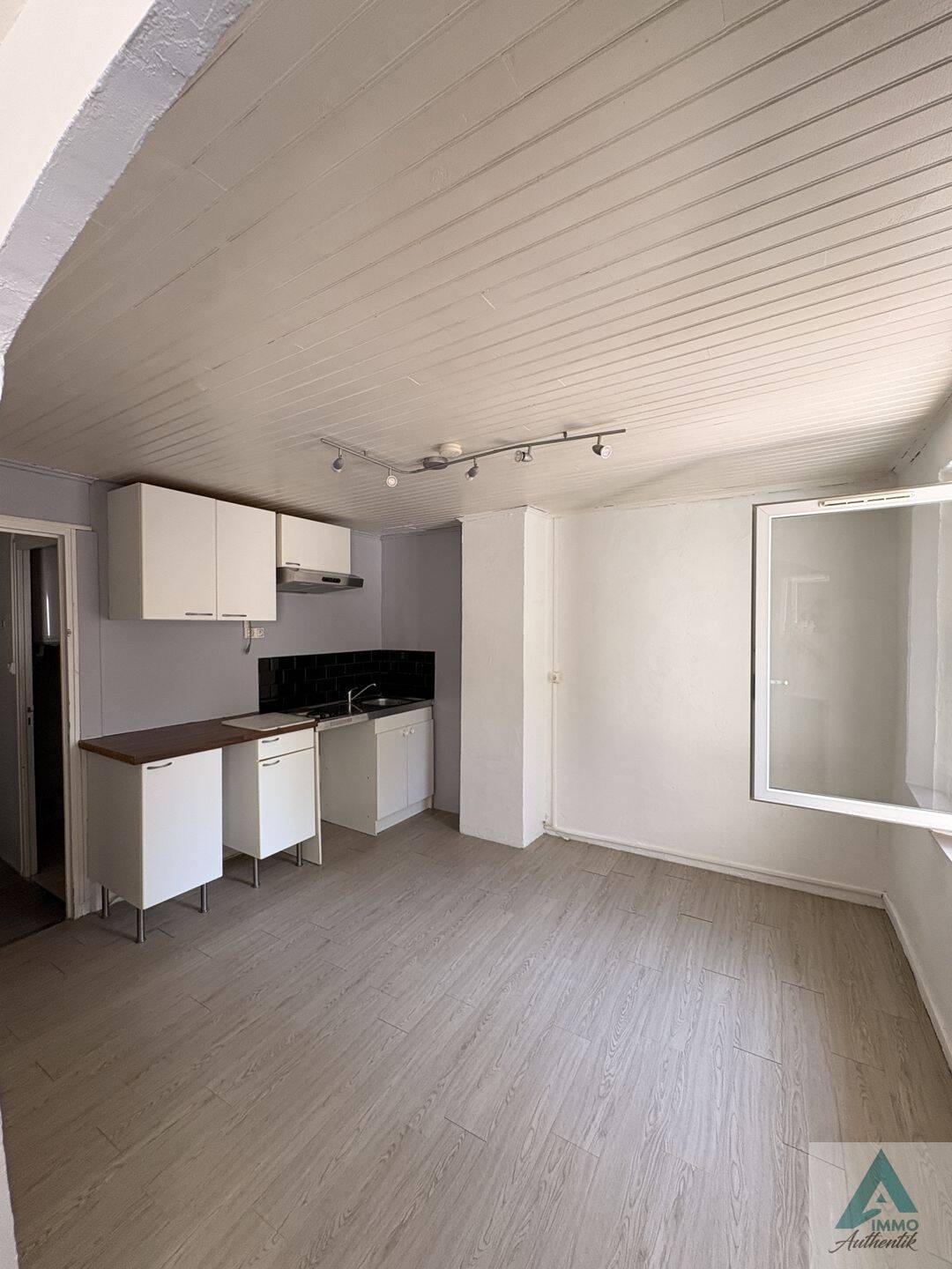 Appartement 1 pièce 36 m² · à Nans-les-Pins · 35,6 m² · 555 €