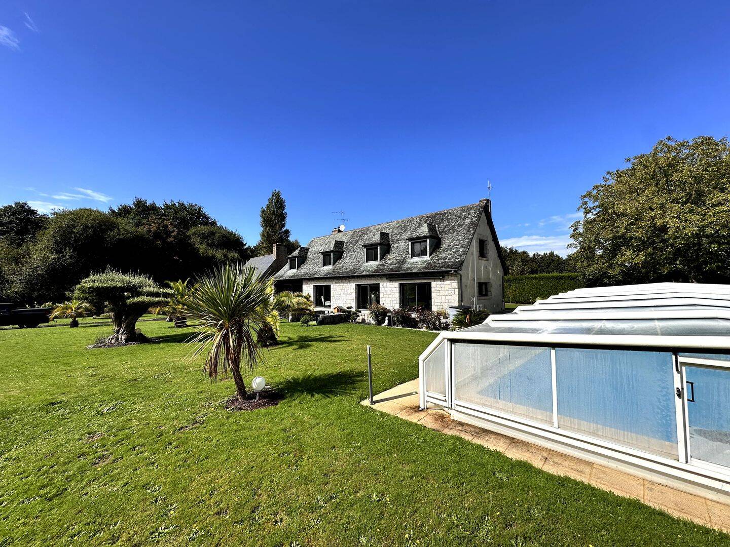 Maison 6 pièces 350 m² · à Dol-de-Bretagne · 350 m² · 649 000 €