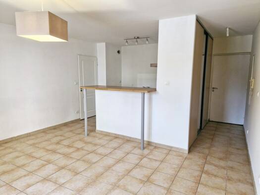 Appartement à vendre 126 000 € 2 pièces 1 chambre 48,5 m² RDC/1 Le Centre Courthézon 84350