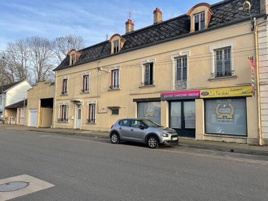 Immeuble à vendre 250 000 € 268 m² Saint-Germain-du-Bois 71330