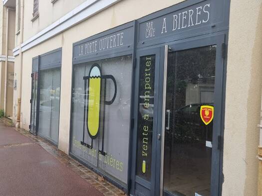 Boutique à louer 1 620 € 75 m² de surface de vente Chamfleury-Port Royal Voisins-le-Bretonneux 78960