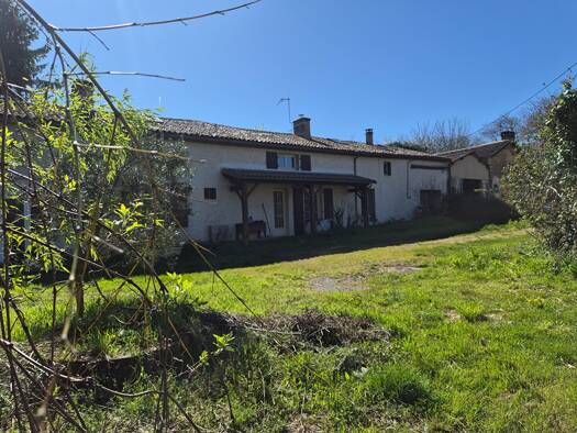 Maison à vendre 220 000 € 5 pièces 3 chambres 122 m² 20 000 m² de terrain Payré 86700