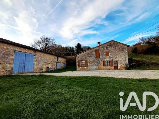 Maison de plain-pied à vendre 79 500 € 2 pièces 1 chambre 56 m² 2 528 m² de terrain Taizé-Aizie 16700