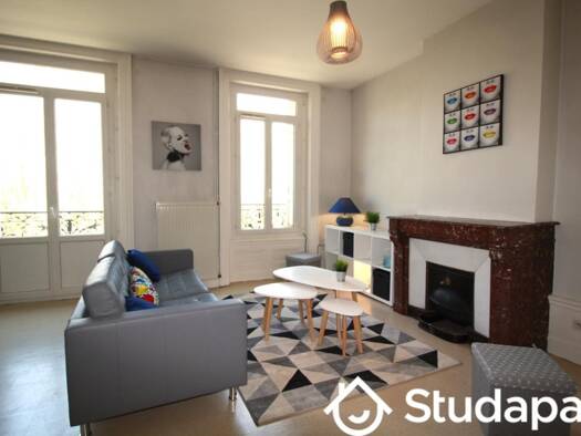 Appartement à louer 520 € 2 pièces 1 chambre 71 m² RDC Carnot-Le Marais Saint-Étienne 42000