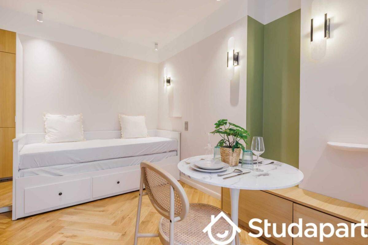 Appartement 1 pièce 15 m² · à Paris 18ème Arrondissement · 15 m² · 1 100 €