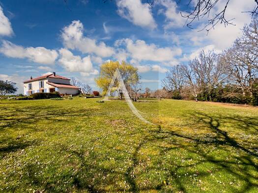 Maison à vendre 229 000 € 5 pièces 3 chambres 109 m² 4 277 m² de terrain Belvèze 82150