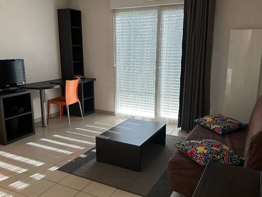 Appartement à louer 636 € 3 pièces 2 chambres 50,8 m² Étage 1/2 Ouest Saint-Priest-en-Jarez 42270