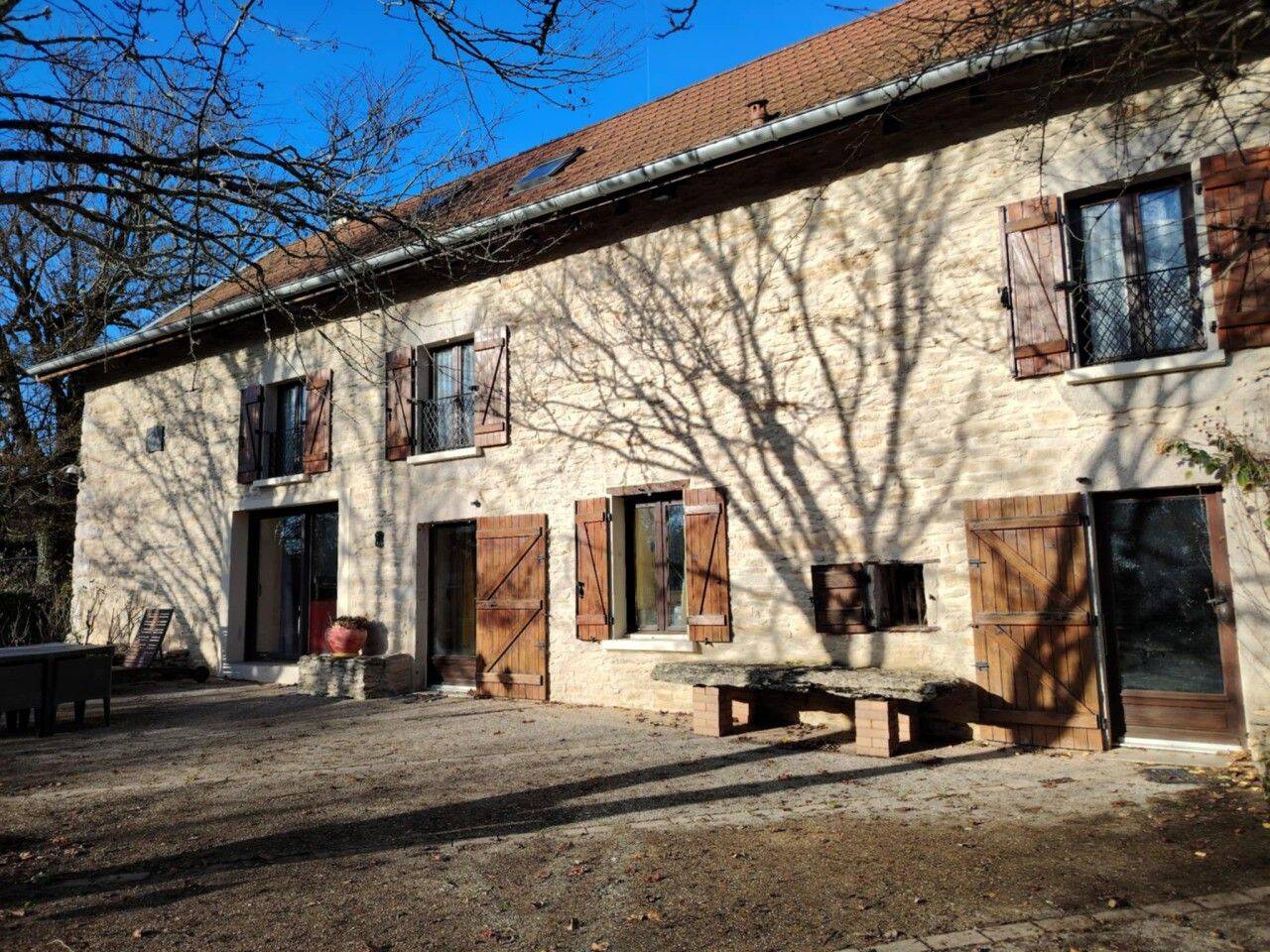 Maison 7 pièces 201 m² · à Parmilieu · 201 m² · 560 000 €