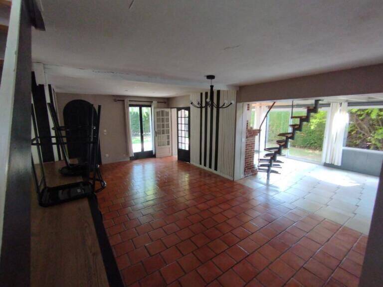 Maison 6 pièces 170 m² · à Cairon · 170 m² · 1 605 €