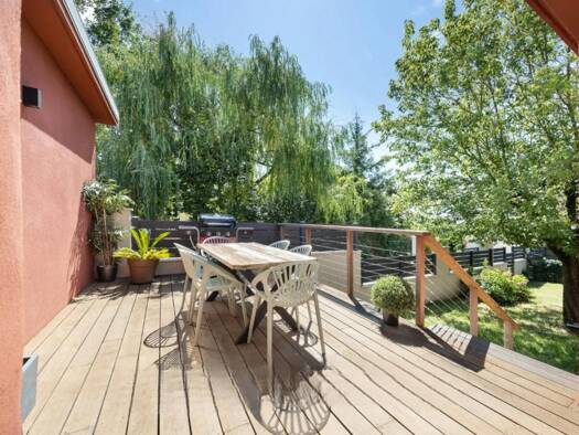 Maison de plain-pied à vendre 450 000 € 5 pièces 3 chambres 121 m² 722 m² de terrain Brindas 69126