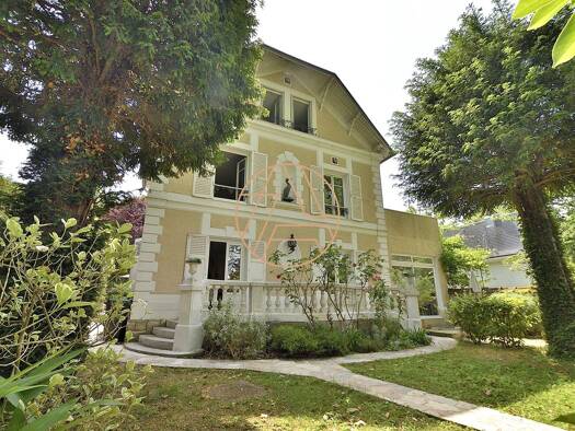 Maison à vendre 1 240 000 € 8 pièces 5 chambres 200 m² 609 m² de terrain Le Parc  Saint-Maur-des-Fossés 94100