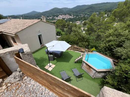 Maison à louer 1 350 € 4 pièces 3 chambres 103 m² Callas 83830