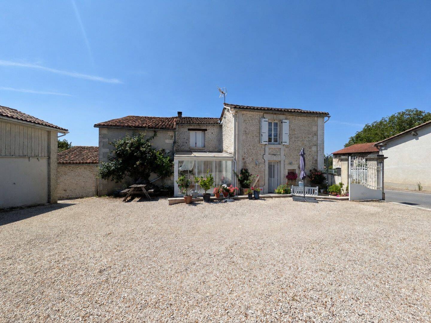 Maison 8 pièces 116 m² · à Blanzaguet-Saint-Cybard · 116 m² · 216 000 €