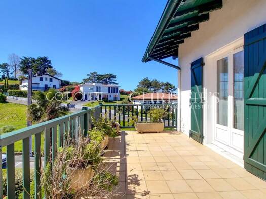 Appartement à vendre 660 000 € 3 pièces 2 chambres 82 m² Étage 2/3 Nord Ciboure 64500