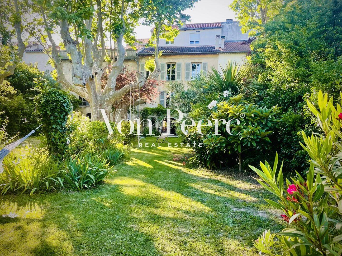 Maison 21 pièces 490 m² · à Villeneuve-lès-Avignon · 490 m² · 1 250 000 €