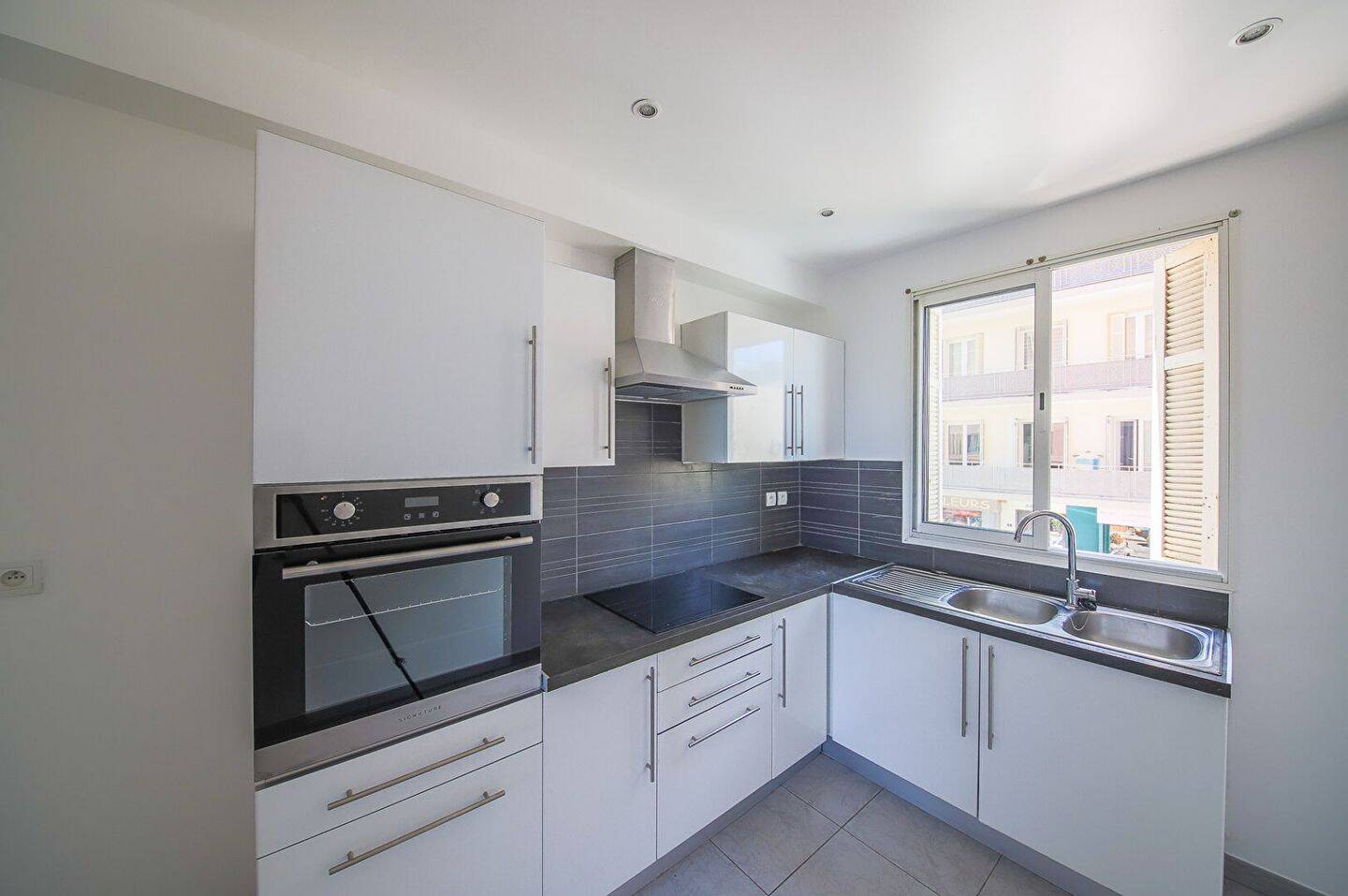 Appartement 3 pièces 74 m² · à Bastia · 74 m² · 756 €