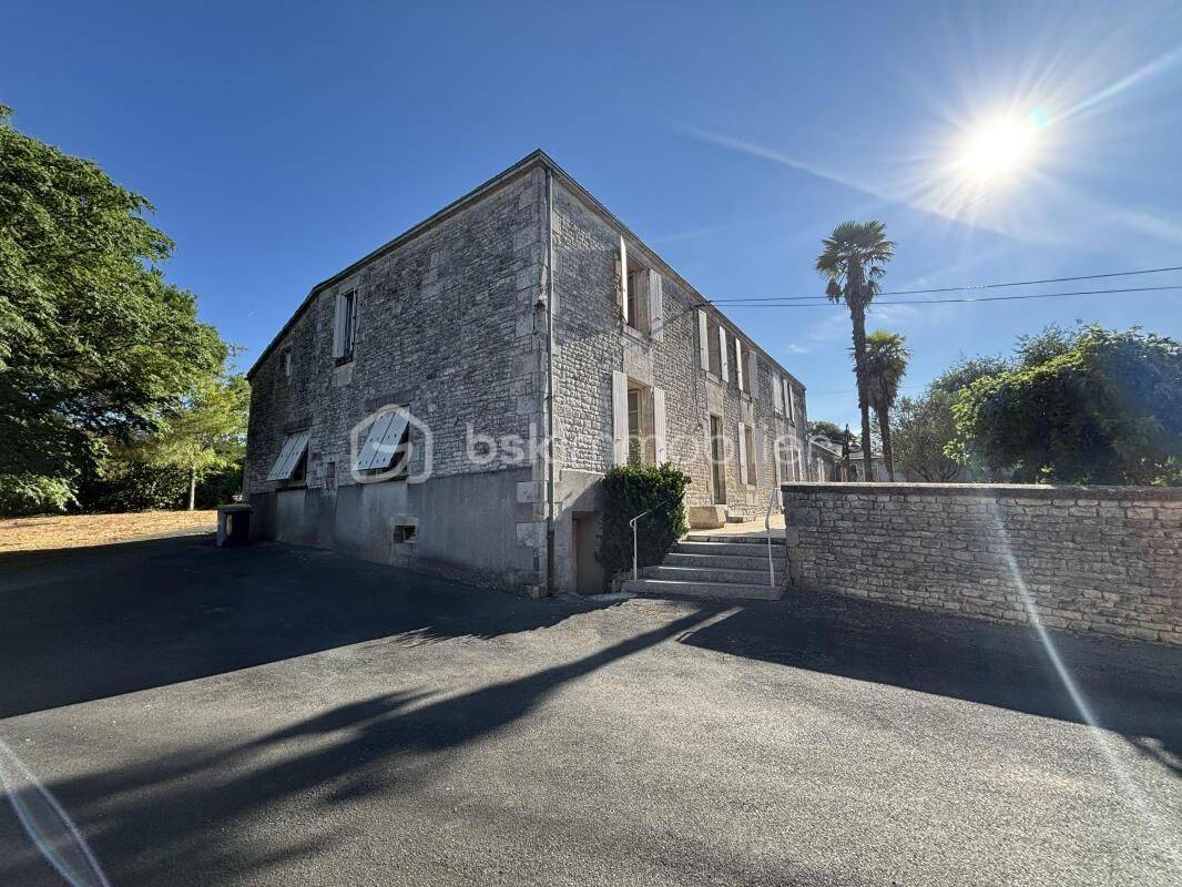 Maison 10 pièces 213 m² · à Rives-d'Autise · 213 m² · 259 000 €