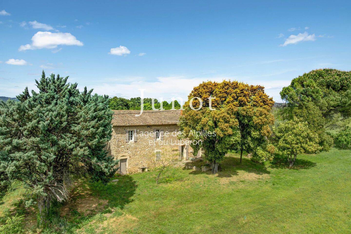 Maison 12 pièces 209 m² · à Cabrières-d'Avignon · 209 m² · 954 000 €