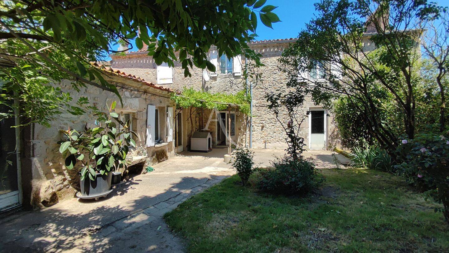 Maison 7 pièces 229 m² · à Palluau · 229 m² · 240 000 €
