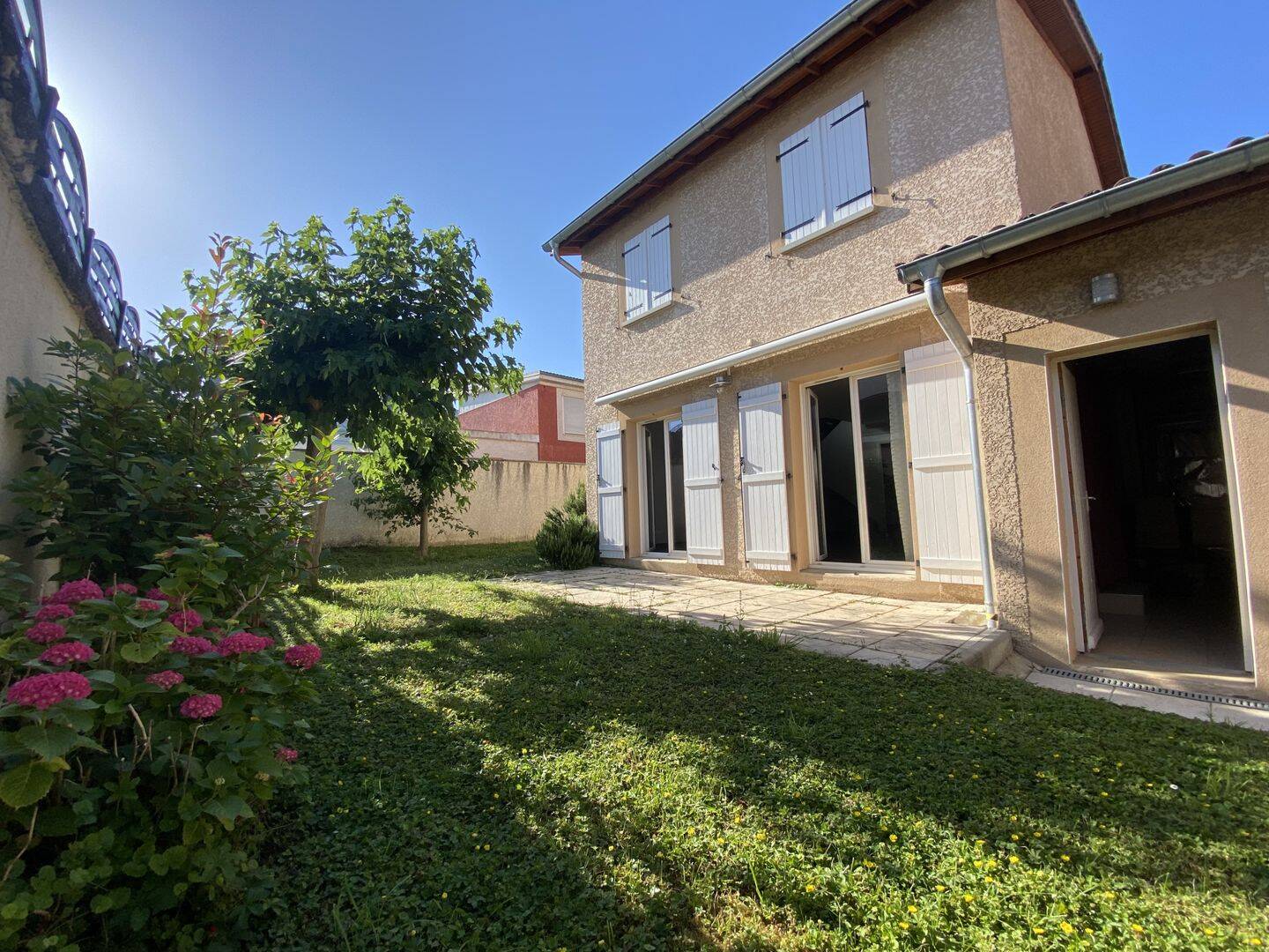 Maison 5 pièces 104 m² · à Saint-Genis-Laval · 103,9 m² · 1 600 €