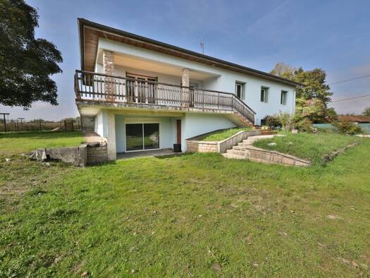 Maison à vendre 199 000 € 6 pièces 4 chambres 114 m² 1 512 m² de terrain Montrevel-en-Bresse 01340