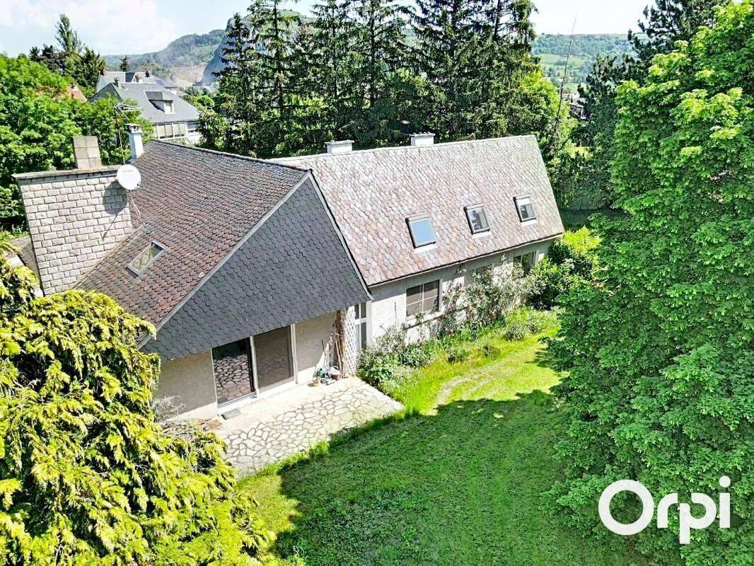 Maison 8 pièces 295 m² · à Neussargues en Pinatelle · 295 m² · 329 050 €