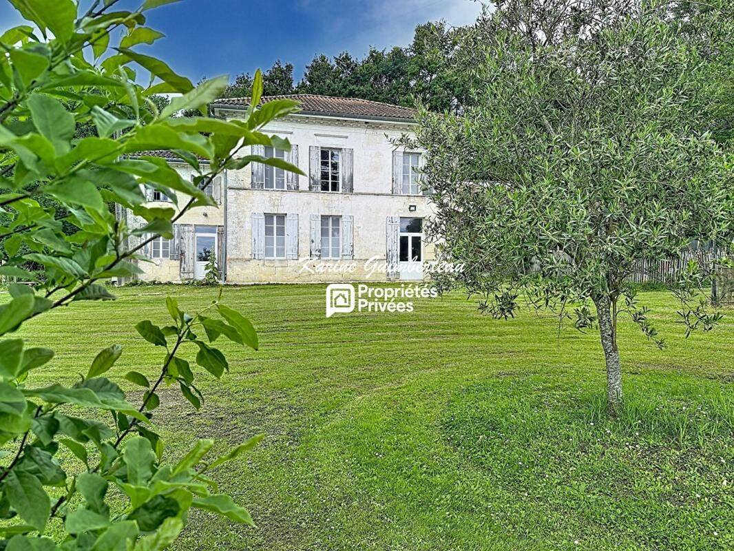 Maison 8 pièces 363 m² · à Galgon · 363 m² · 590 000 €