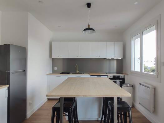 Colocation à louer 420 € 10 m² Étage 4/4 disponible dès maintenant Pentagone La Roche-sur-Yon 85000