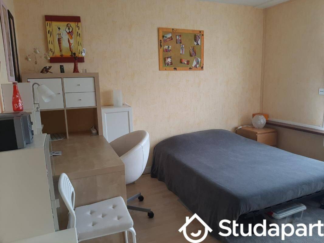 Appartement 1 pièce 11 m² · à Évreux · 11 m² · 450 €