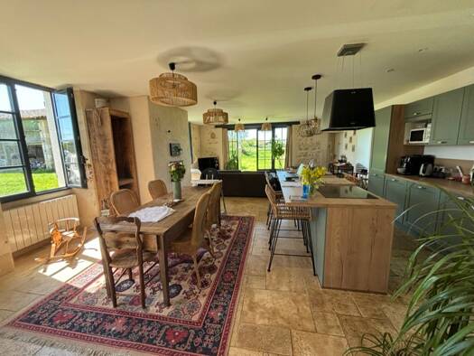 Maison à vendre 280 000 € 11 pièces 5 chambres 220 m² 25 000 m² de terrain Boivre-la-Vallée 86470