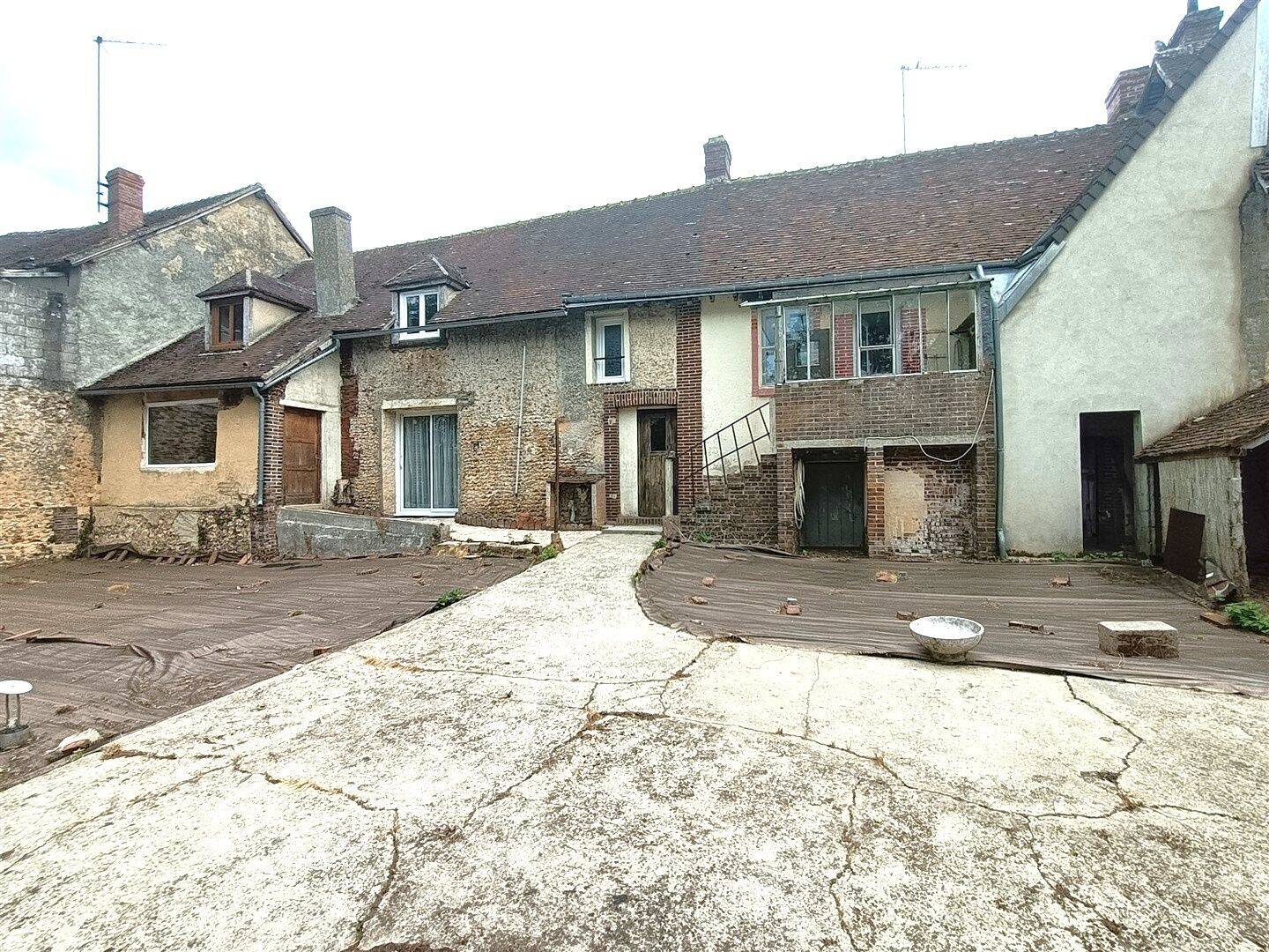 Maison 4 pièces 104 m² · à Brezolles · 104,3 m² · 106 000 €