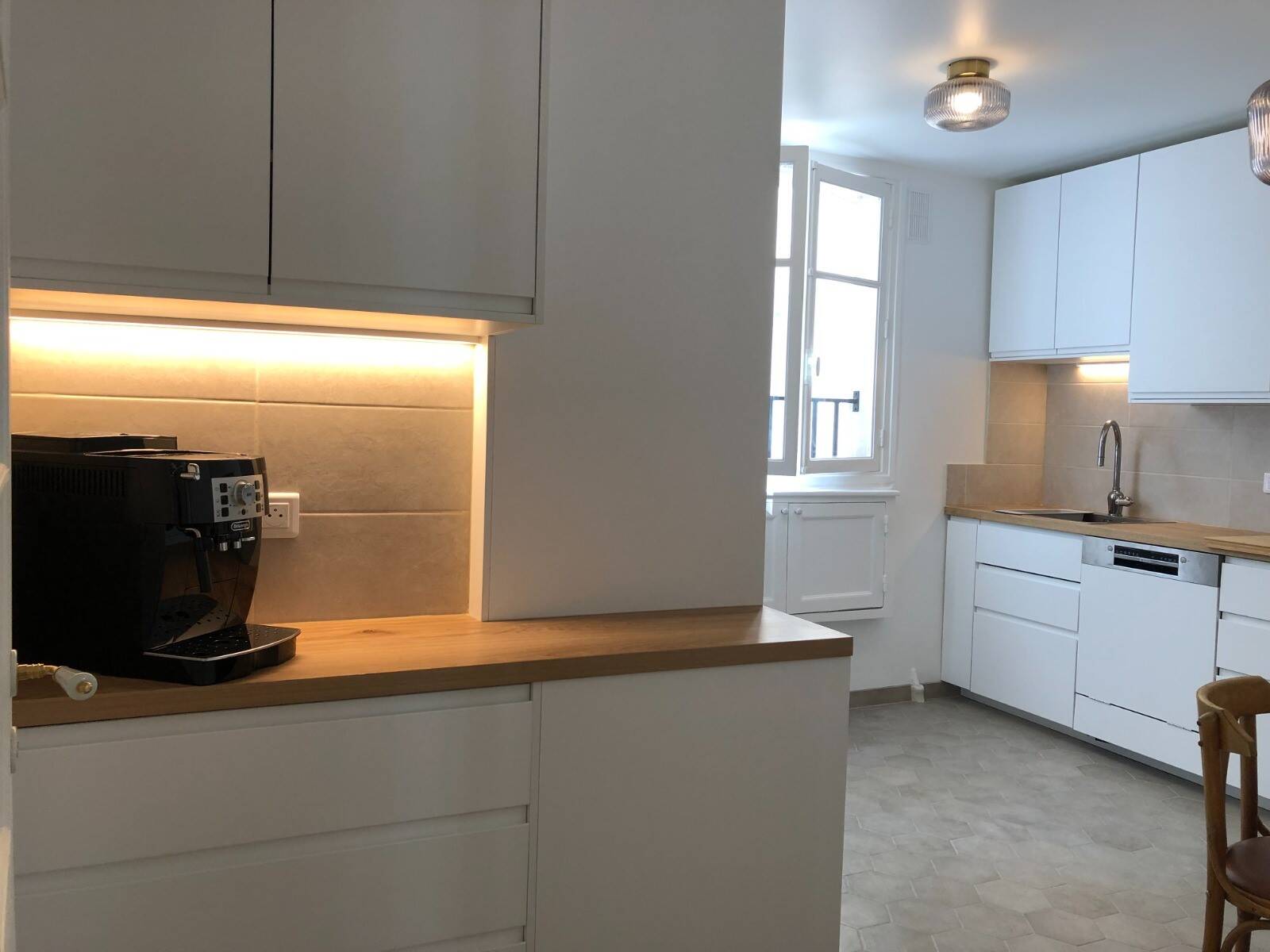 Appartement 6 pièces 145 m² · à Paris 10ème Arrondissement · 145 m² · 4 200 €