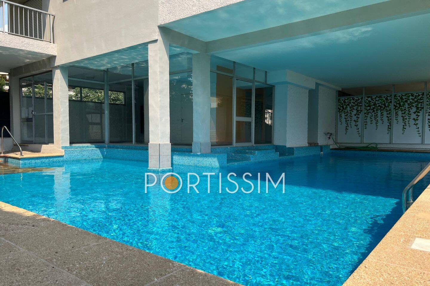 Appartement 4 pièces 81 m² · à Saint-Laurent-du-Var · 81 m² · 430 000 €