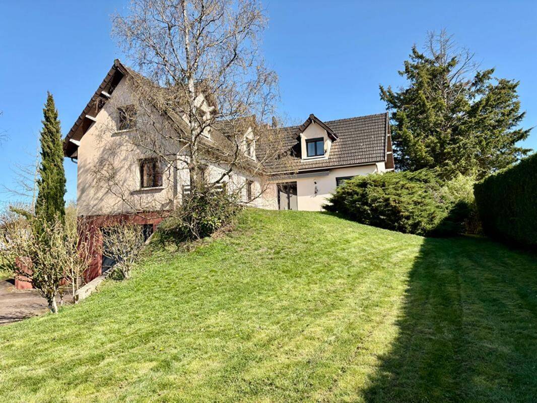 Maison 8 pièces 187 m² · à Montceau-les-Mines · 187 m² · 270 000 €