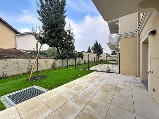 Appartement à louer 893 € 1 pièce 40 m² RDC Abbé Niort-Jean Moulin Le Blanc-Mesnil 93150