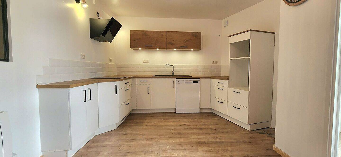 Appartement 4 pièces 94 m² · à Fontenay-le-Comte · 94 m² · 155 000 €