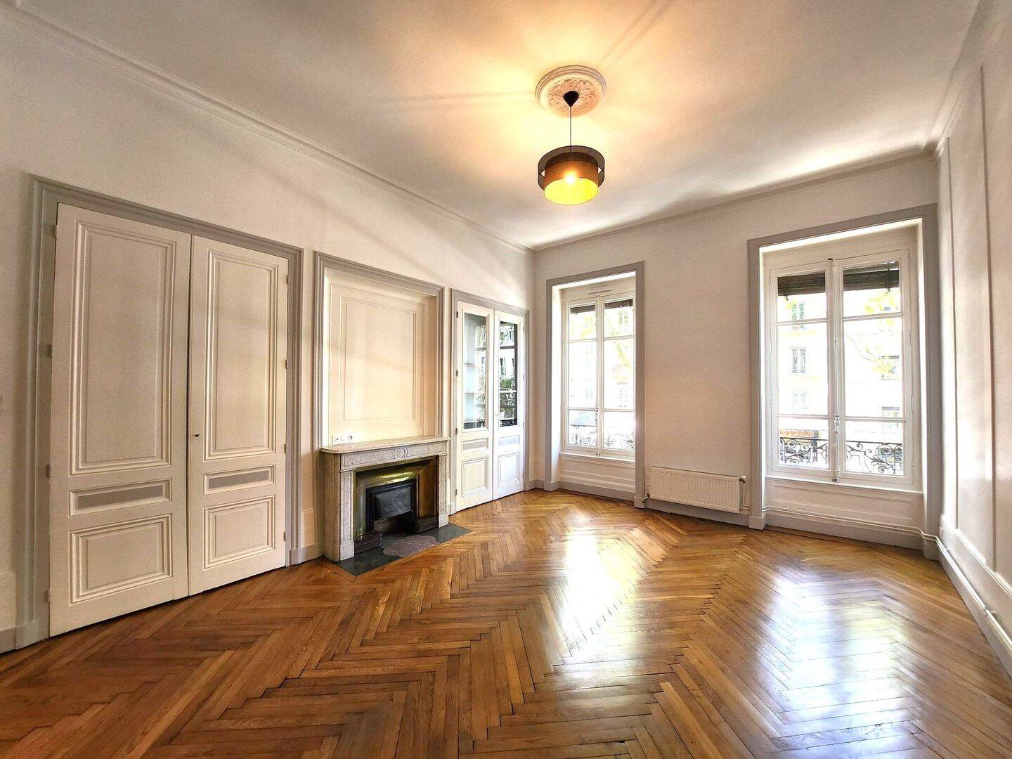 Appartement 3 pièces 119 m² · à Lyon 2ème Arrondissement · 118,8 m² · 1 568 €
