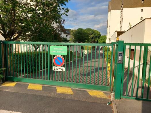 Parking à louer 75 € 12 m² Descartes Champs-sur-Marne 77420