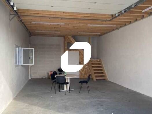 Local d'activités à louer 970 € 107 m² d'espace de stockage Izon 33450