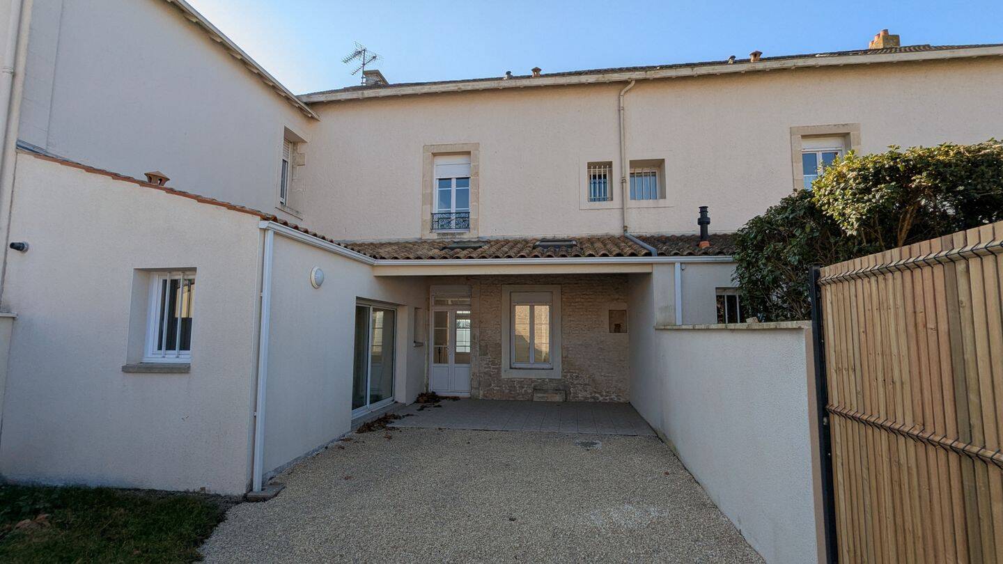 Maison 6 pièces 114 m² · à La Crèche · 114 m² · 185 000 €
