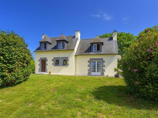 Maison à vendre 246 500 € 6 pièces 4 chambres 100 m² 20 000 m² de terrain Saint-Servais 29400