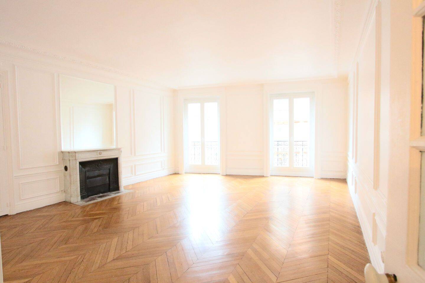 Appartement 6 pièces 193 m² · à Paris 16ème Arrondissement · 193 m² · 6 400 €/mois