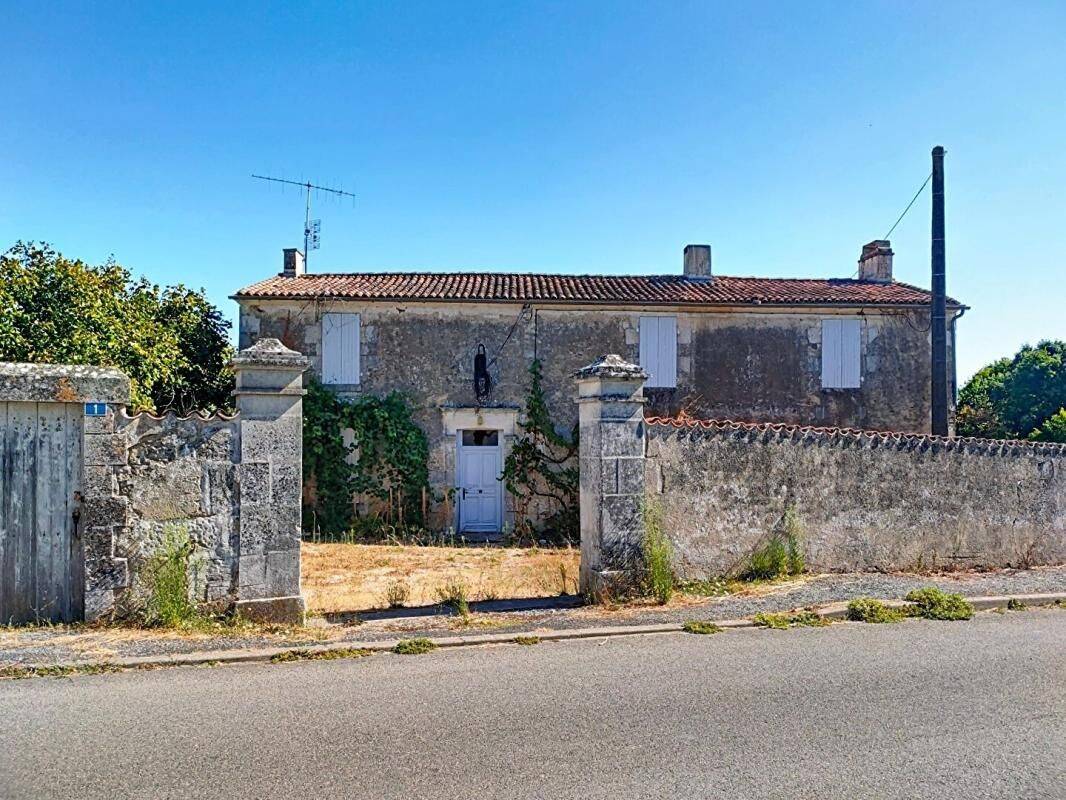 Maison 11 pièces 190 m² · à Lussant · 190 m² · 190 000 €