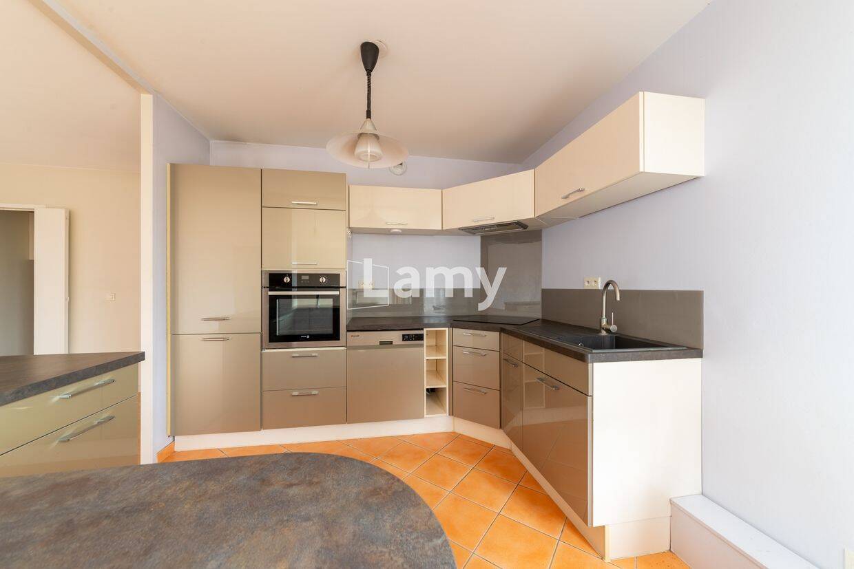 Appartement 5 pièces 100 m² · à Angoulême · 100,1 m² · 185 800 €
