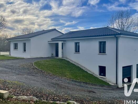 Maison à vendre 308 900 € 6 pièces 4 chambres 128 m² 2 011 m² de terrain Orignolles 17210